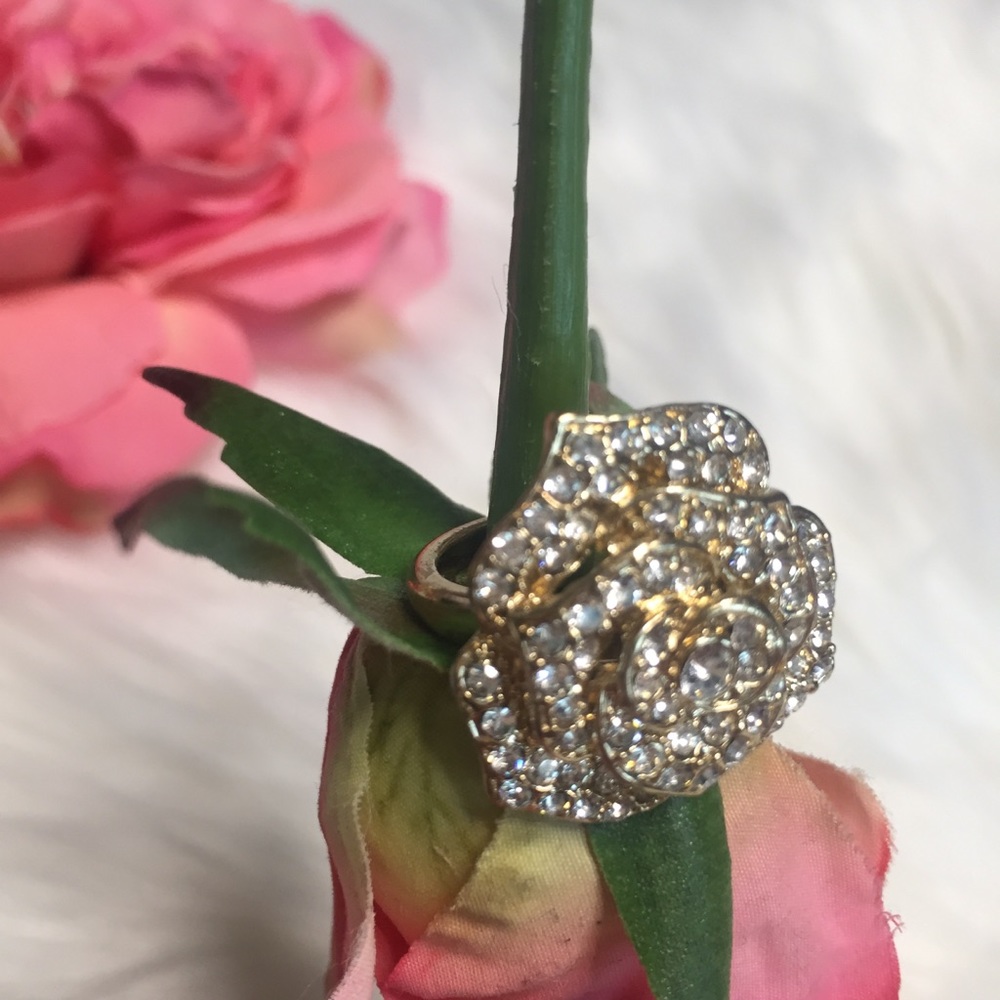 Rose rhinestone ring